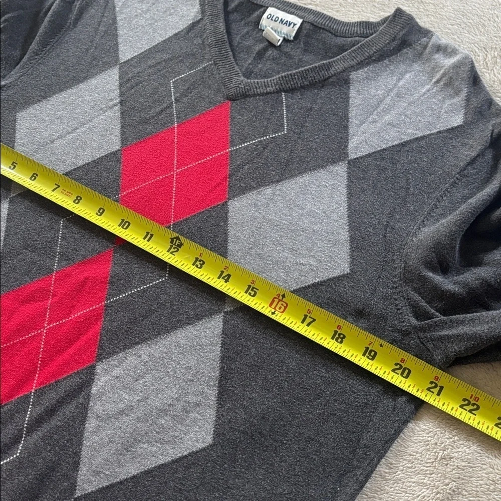 Old Navy Men's V-Neck Argyle Sweater - Charcoal and Red 100c% Cotton Size Large